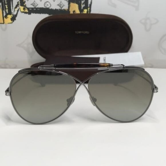 Tom Ford TF818 08G Holden Aviator Sunglasses Gunmetal Brown Gradient Mirror 60mm - Picture 4 of 11